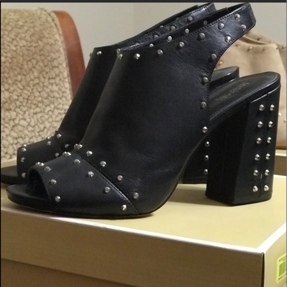 MK Shoes - Picture 2 of 6